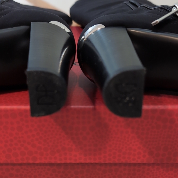 Donald J. Pliner Elegant Black Heeled Boots - Picture 7 of 11